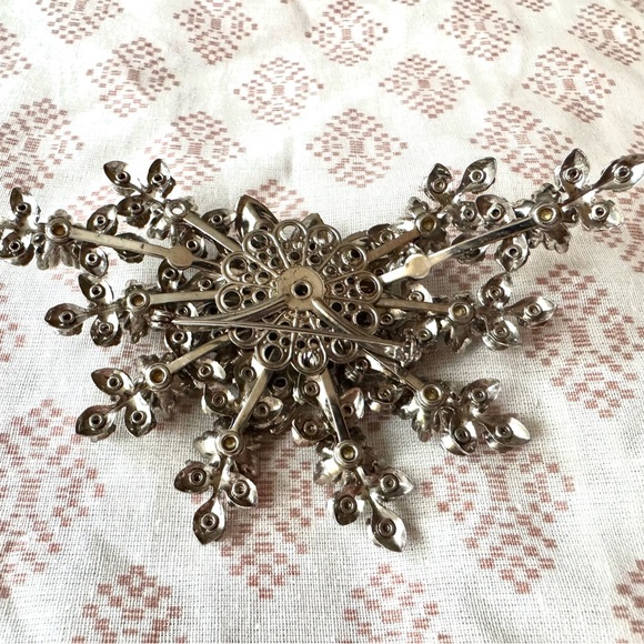 Rare Judy Lee Vintage Flower Rhinestone and Faux Pearl Brooch Pin - Picture 5 of 6